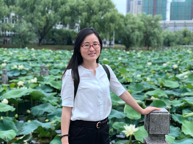 信电学院杜鹏英先进事迹图片03_副本.jpg