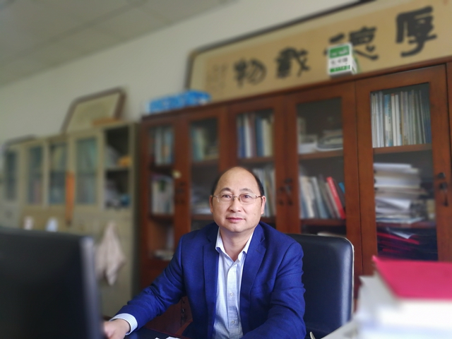 工作照_副本.jpg